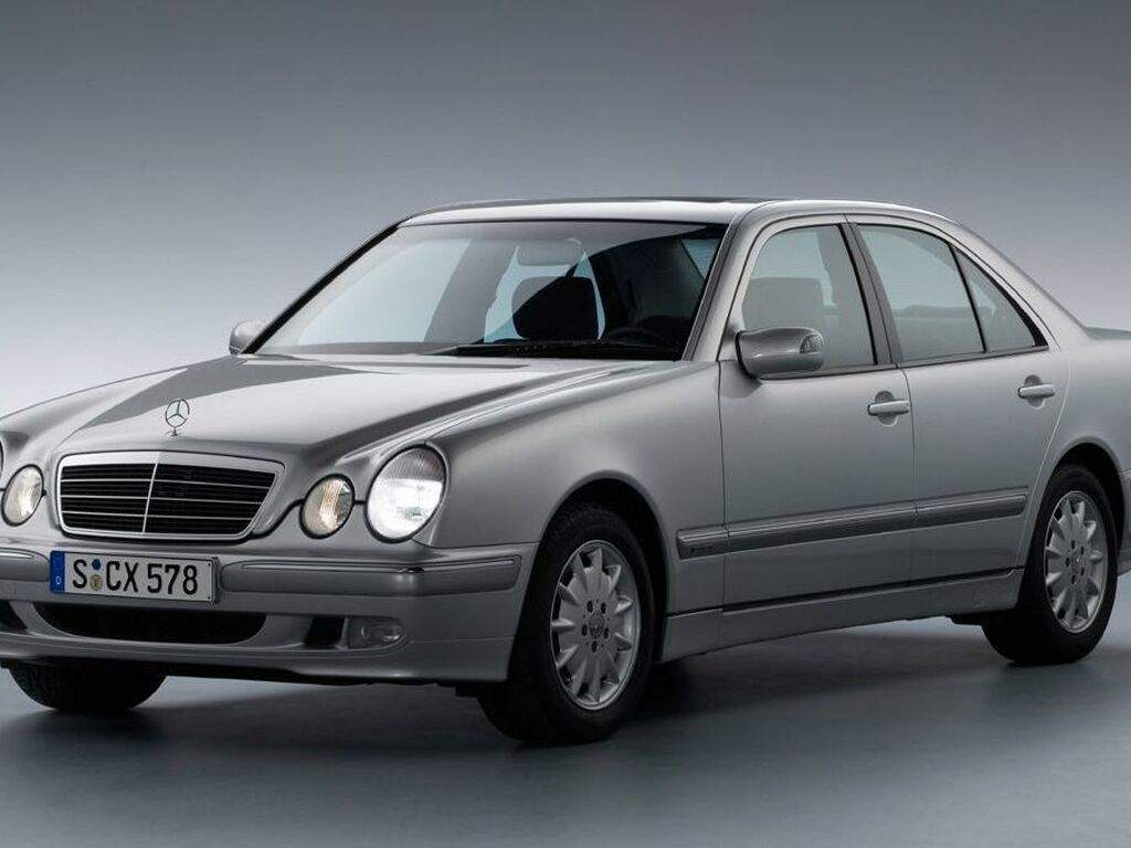 Kofferraummatten für Mercedes E-Klasse W210/S210 1995 - 2002